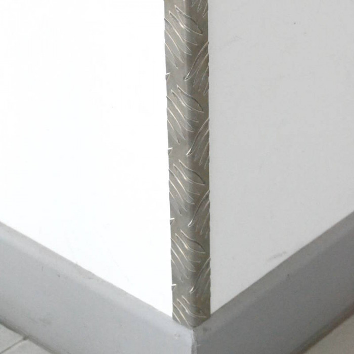 cornière aluminium damier